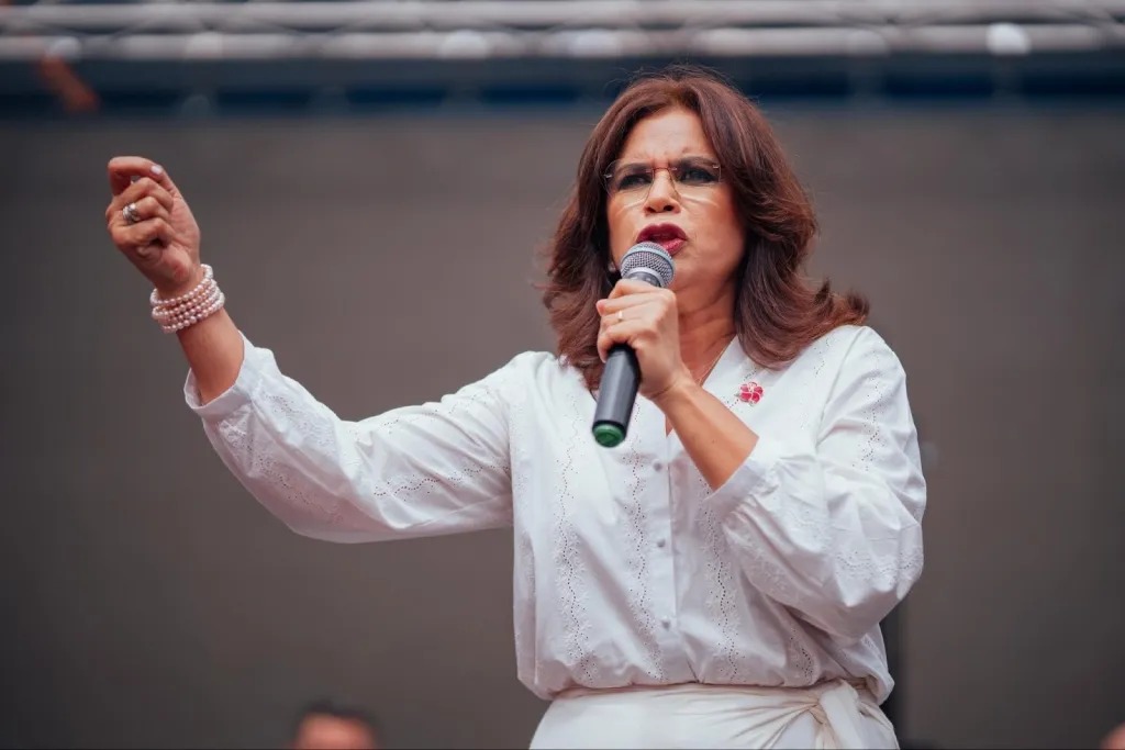 Rixi Moncada: &ldquo;Ning&uacute;n pueblo digno debe rendirse&rdquo; y asegura que elecciones son...